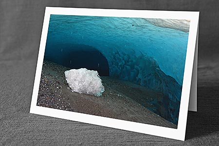 A5-Fotokarte/Klappkarte mit hochwertigem Papierabzug, Einlageblatt und Umschlag. Fototitel: Eisstück in Gletscherhöhle (Klappkarte, Kunstkarte)
