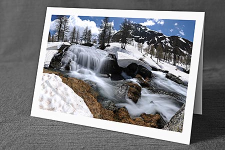 A5-Fotokarte/Klappkarte mit hochwertigem Papierabzug, Einlageblatt und Umschlag. Fototitel: Wasserfall in Naturlandschaft (Klappkarte, Kunstkarte)