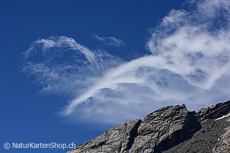 A5-Fotokarte/Klappkarte mit hochwertigem Papierabzug, Einlageblatt und Umschlag. Fototitel: Lustige, leichte Wolken am blauen Himmel (Klappkarte, Kunstkarte)