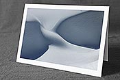 Fotokarte F083263: Kunstvoll geformte Schneeverwehung